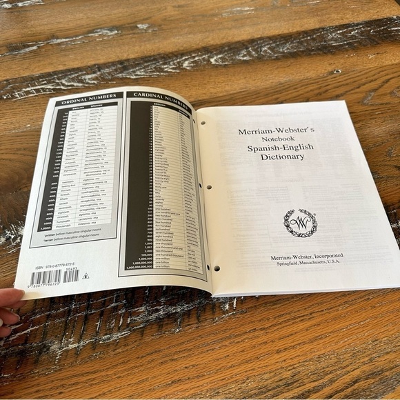 Merriam-Webster Notebook Spanish English Dictionary - Picture 5 of 6